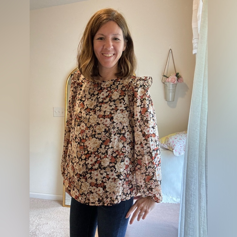 E&m floral puff shoulder blouse